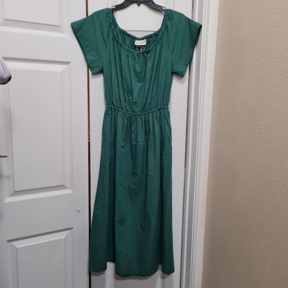 Universal Thread™ Women's Short Sleeve Back Cut Out Dress - Green - Picture 4 of 14